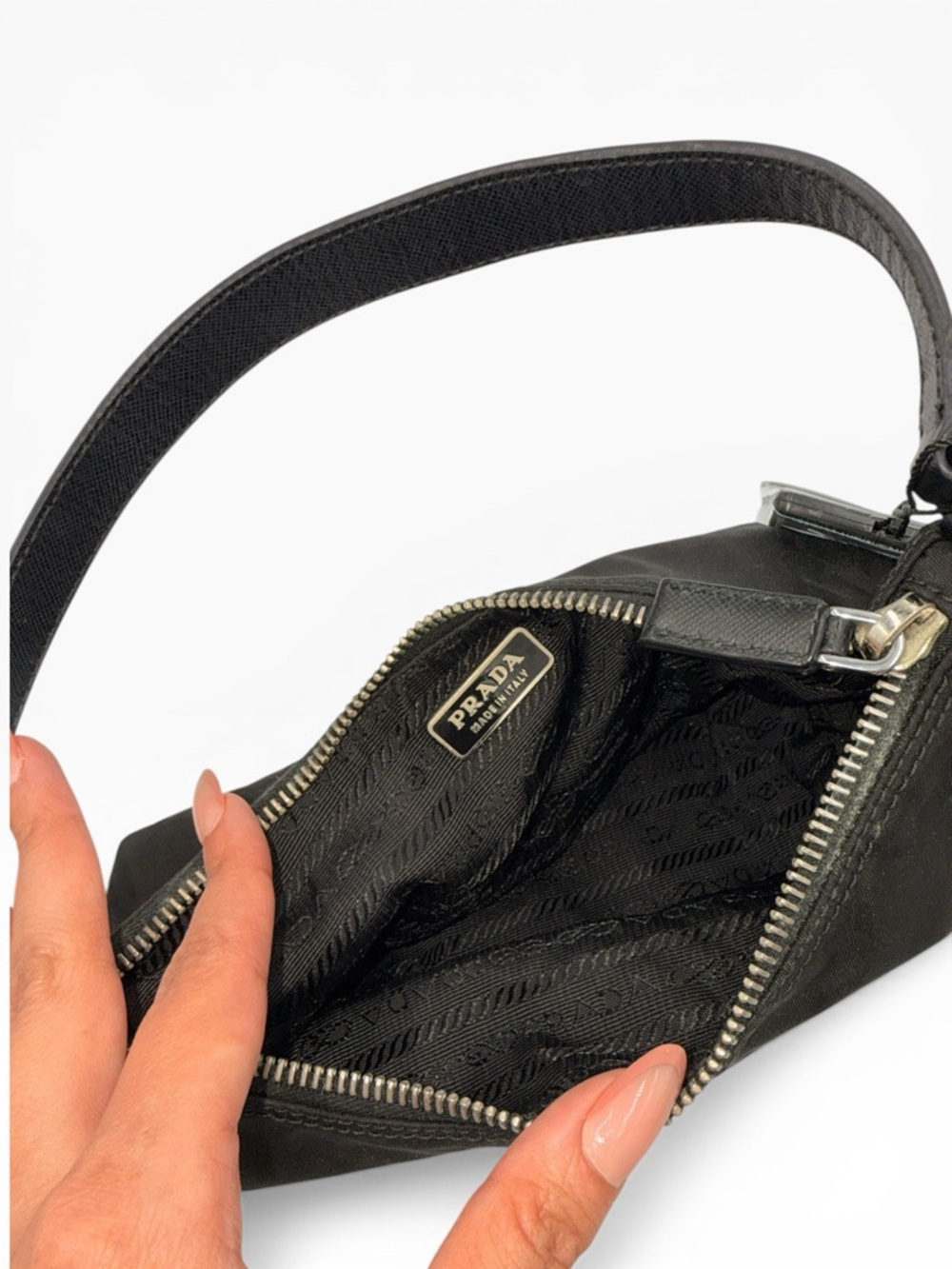 Prada Re-Edition 2005 Re-Nylon Mini Shoulder Bag Black Authenticated - Picture 9 of 16